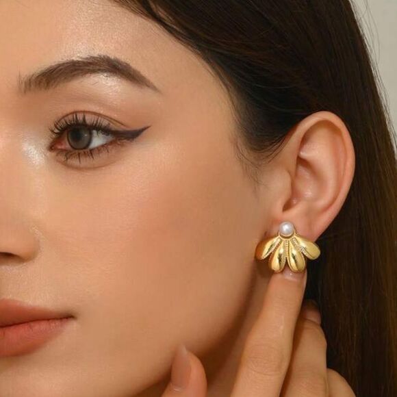 Elegant Gold Flower Earrings A1401 - Picture 2 of 4